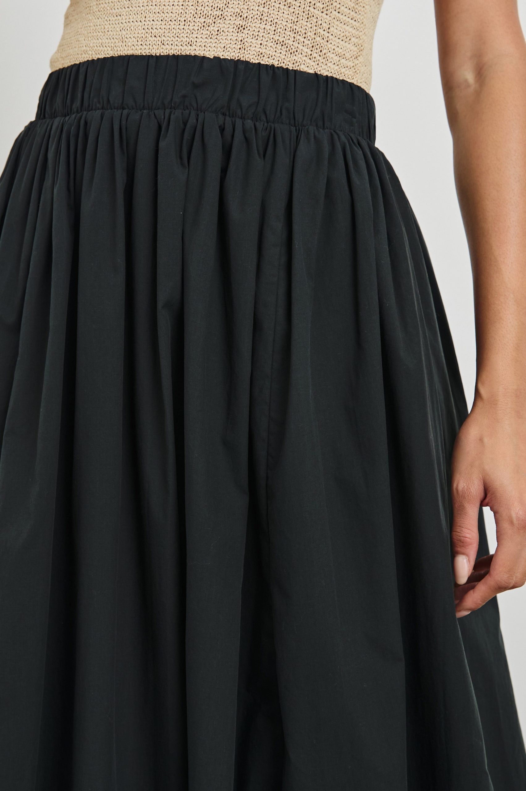CALA SKIRT - BLACK - Image 2