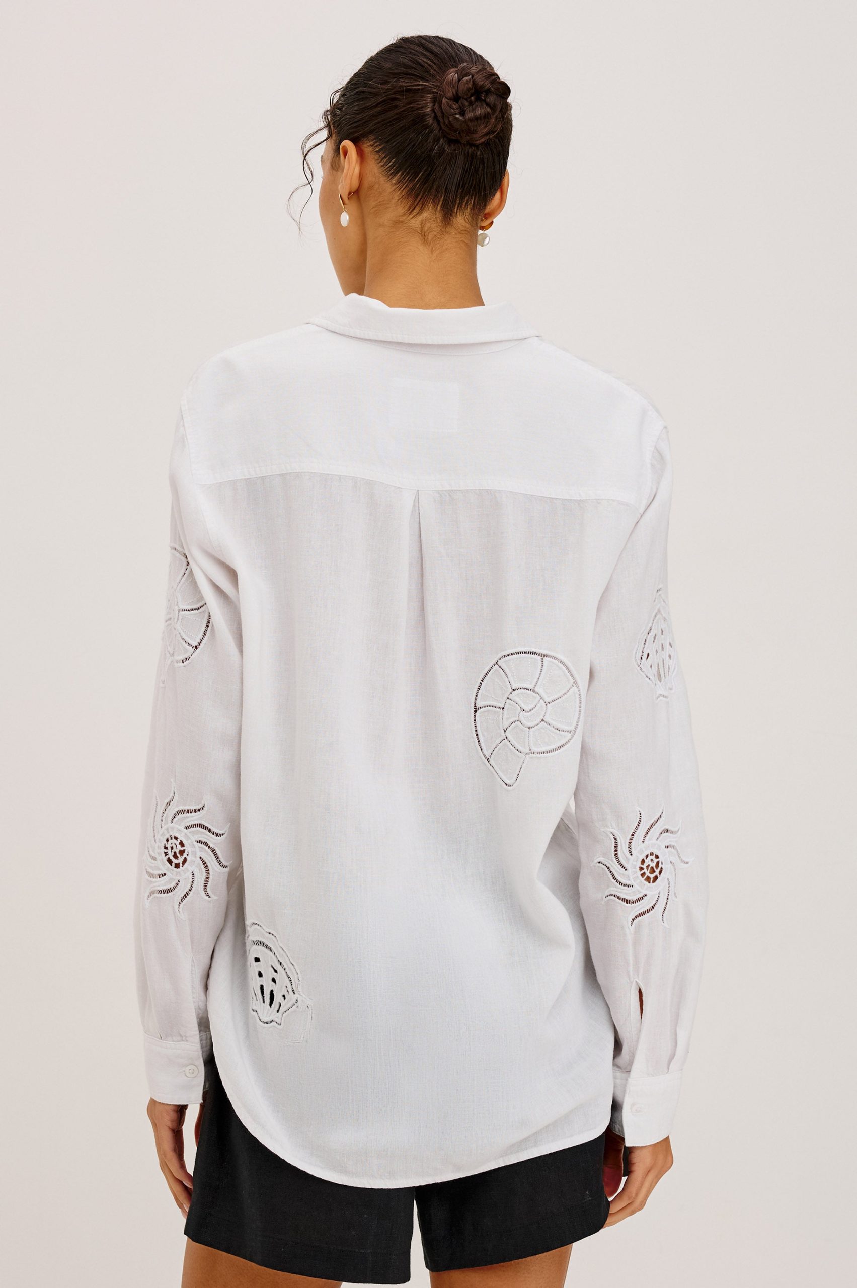 CHARLI SHIRT - WHITE SEASHELLS - Image 5