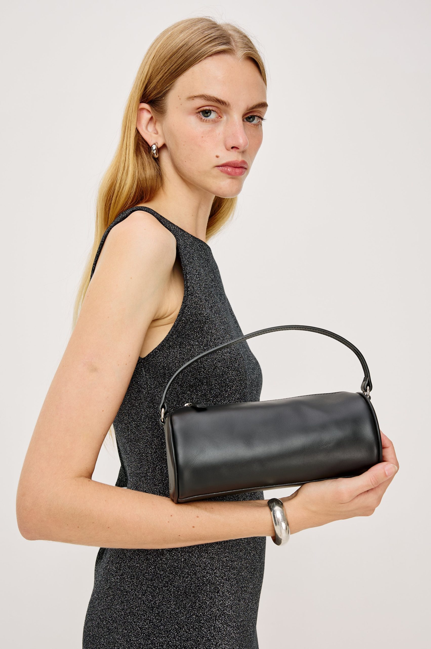 COMO MINI BARREL BAG - BLACK LEATHER - Image 2