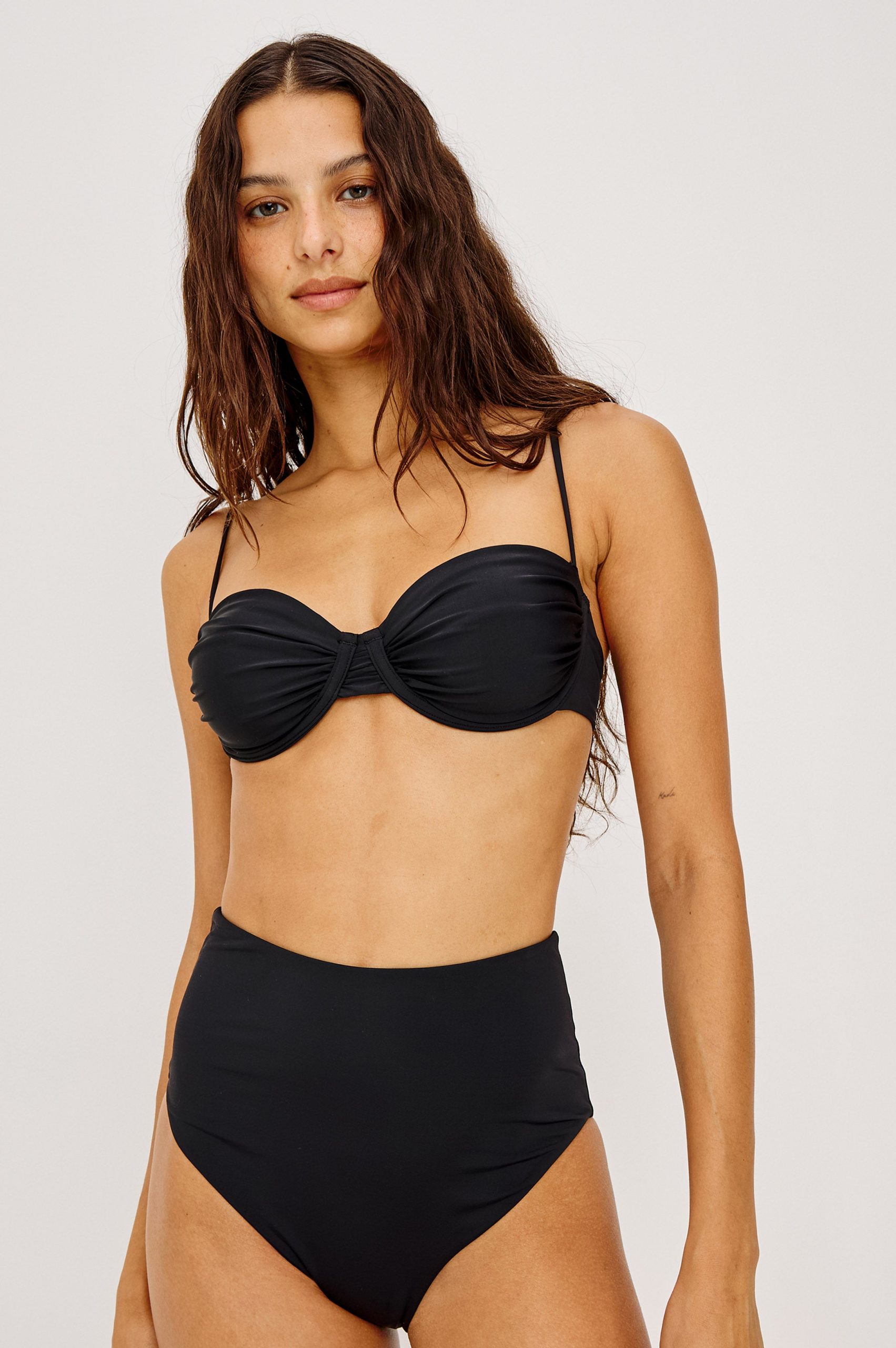 CONCHA BIKINI TOP - BLACK
