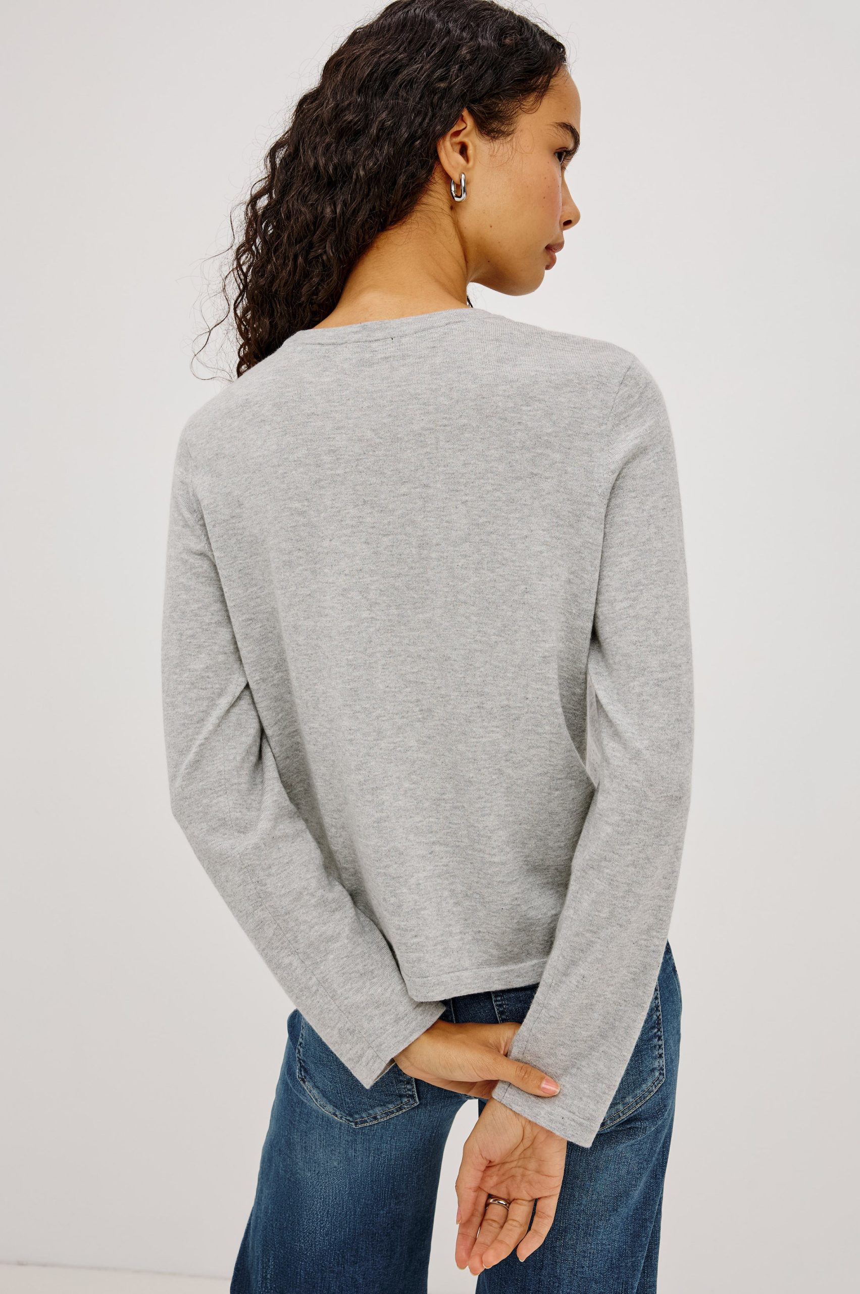 COTTON CASHMERE LONG SLEEVE T-SHIRT - HEATHER GREY - Image 5