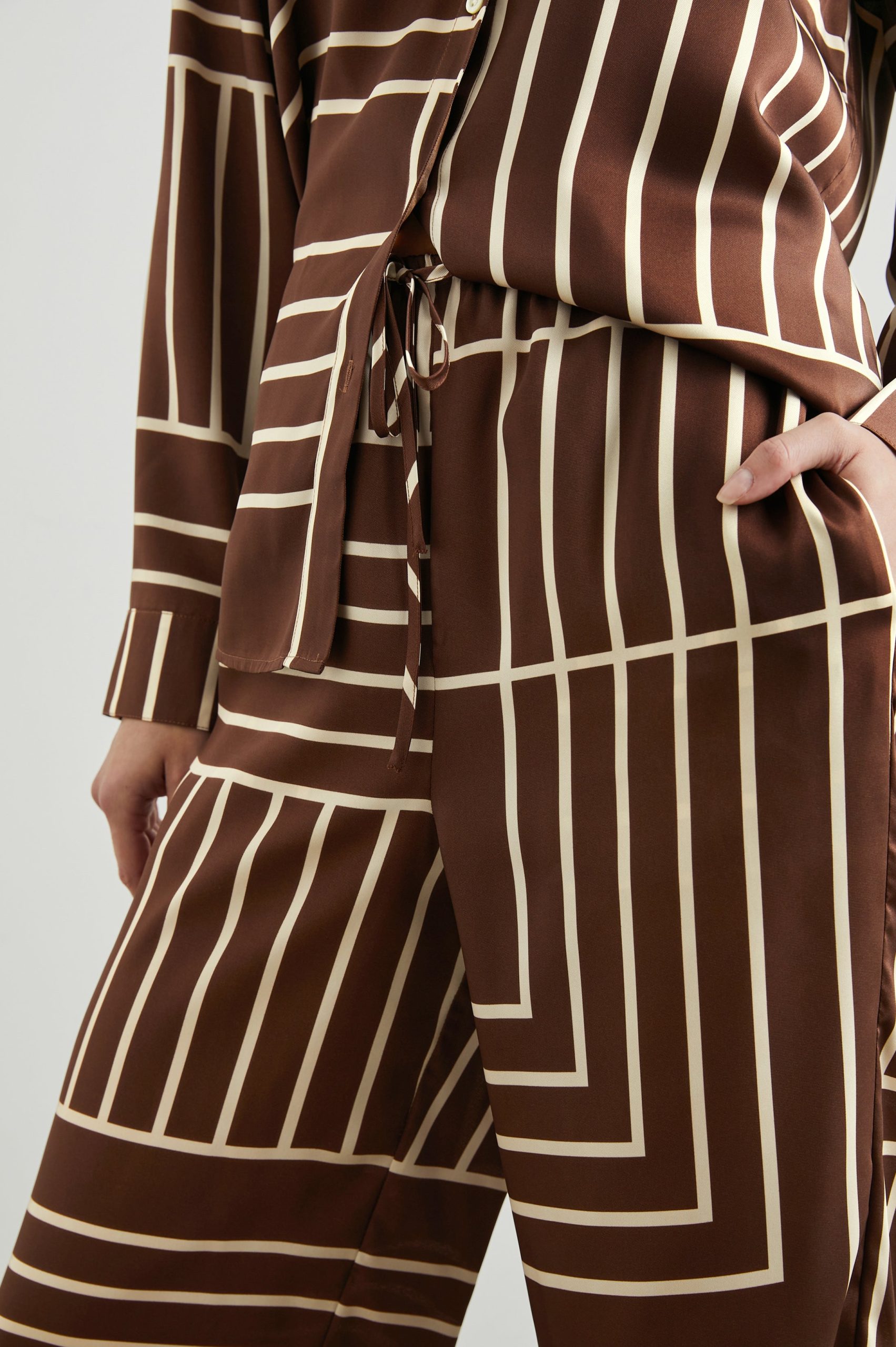 DAMANI PANT - BROWN LINE ART - Image 4
