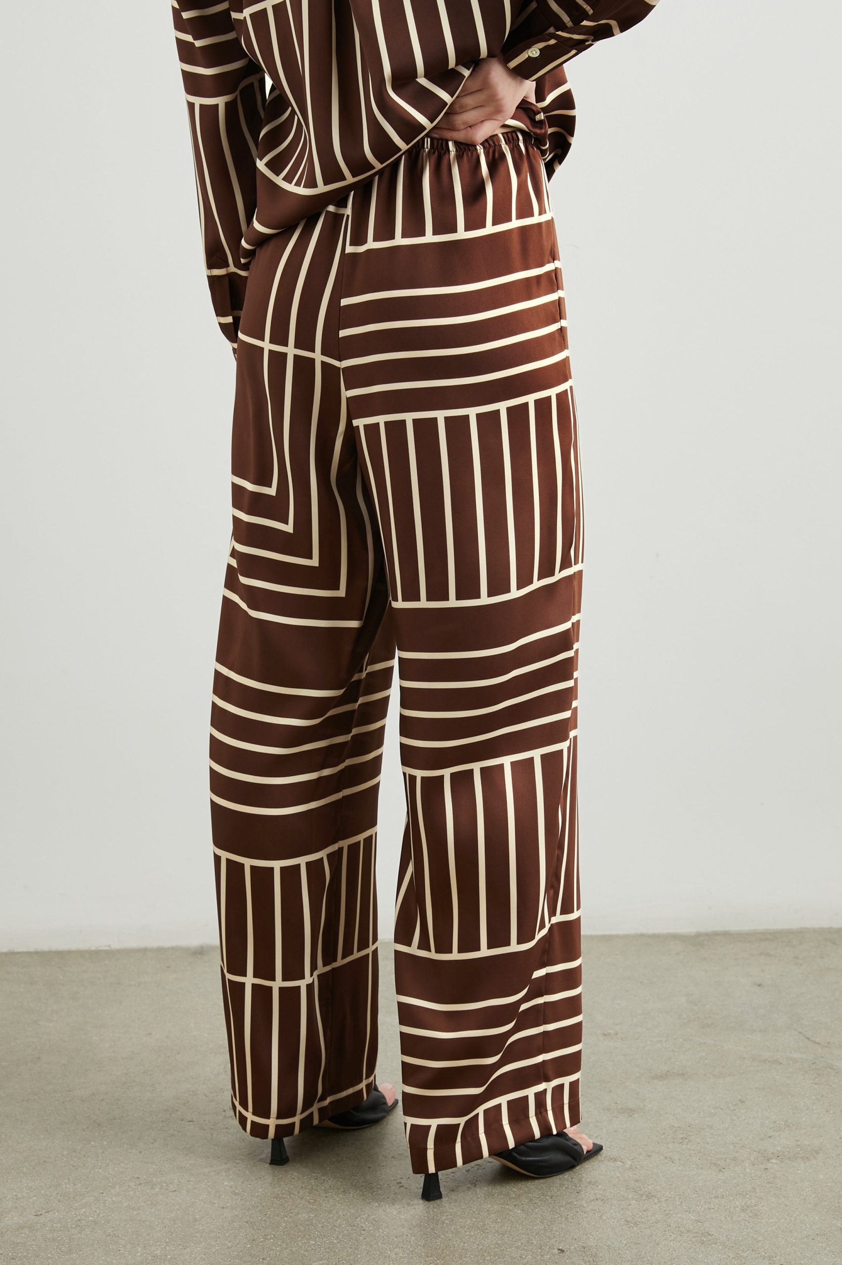 DAMANI PANT - BROWN LINE ART - Image 3
