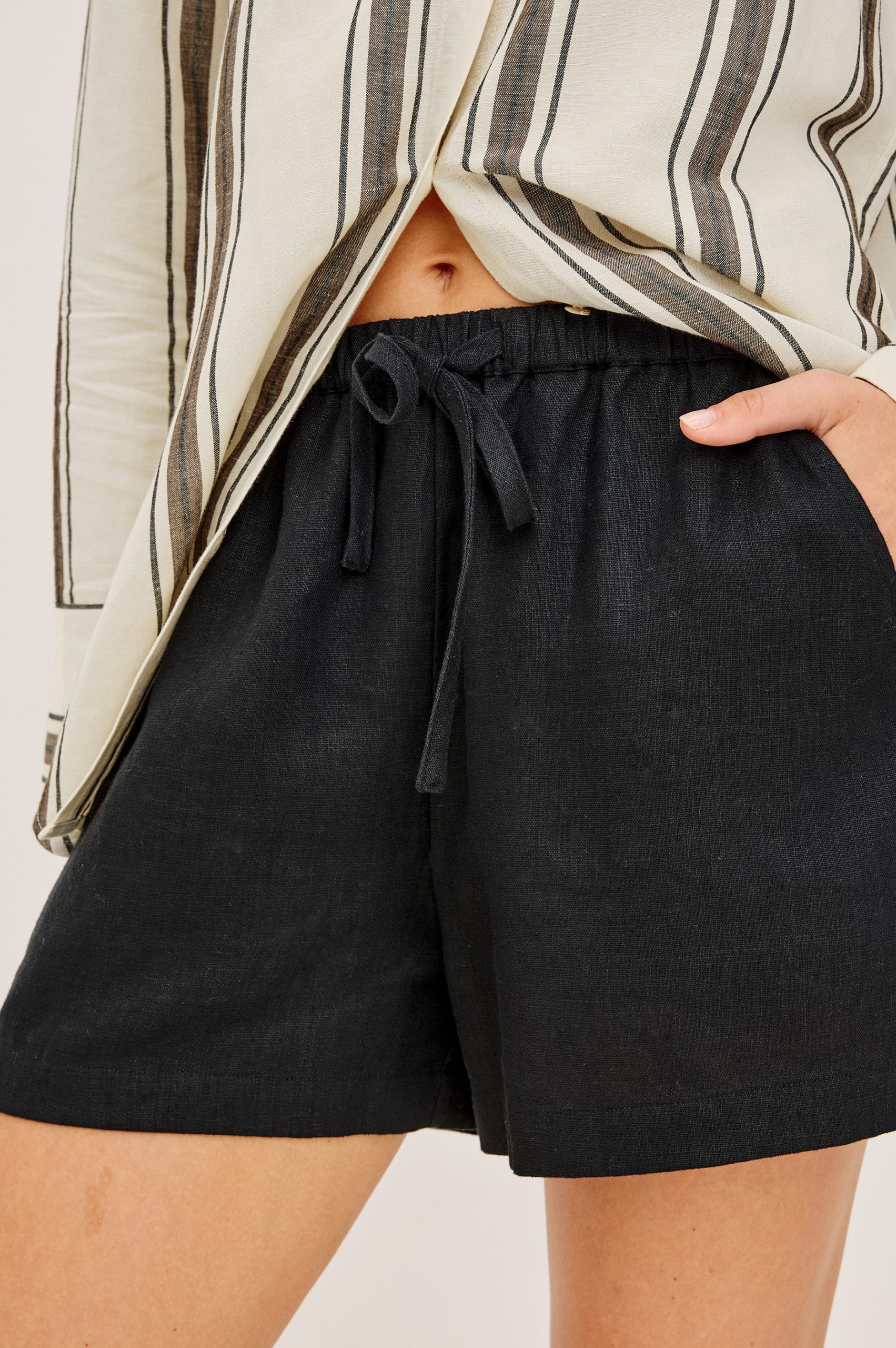 JENNER SHORT - BLACK - Image 2