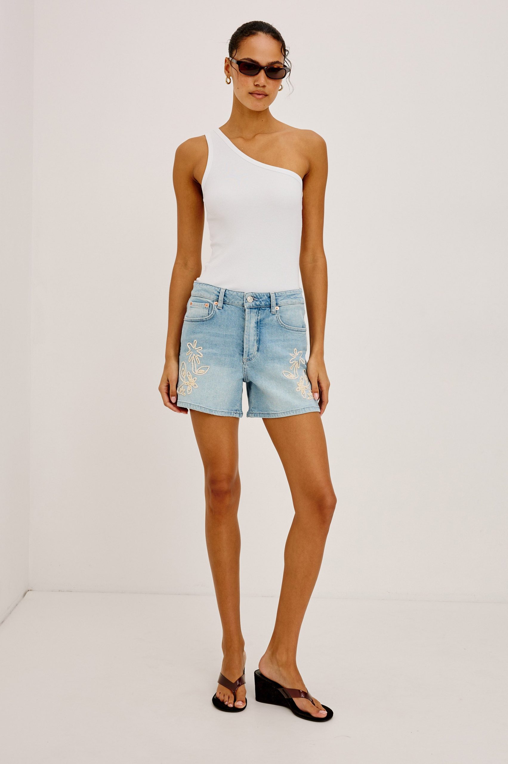 MESA SHORT - LELANI EMBROIDERED - Image 3