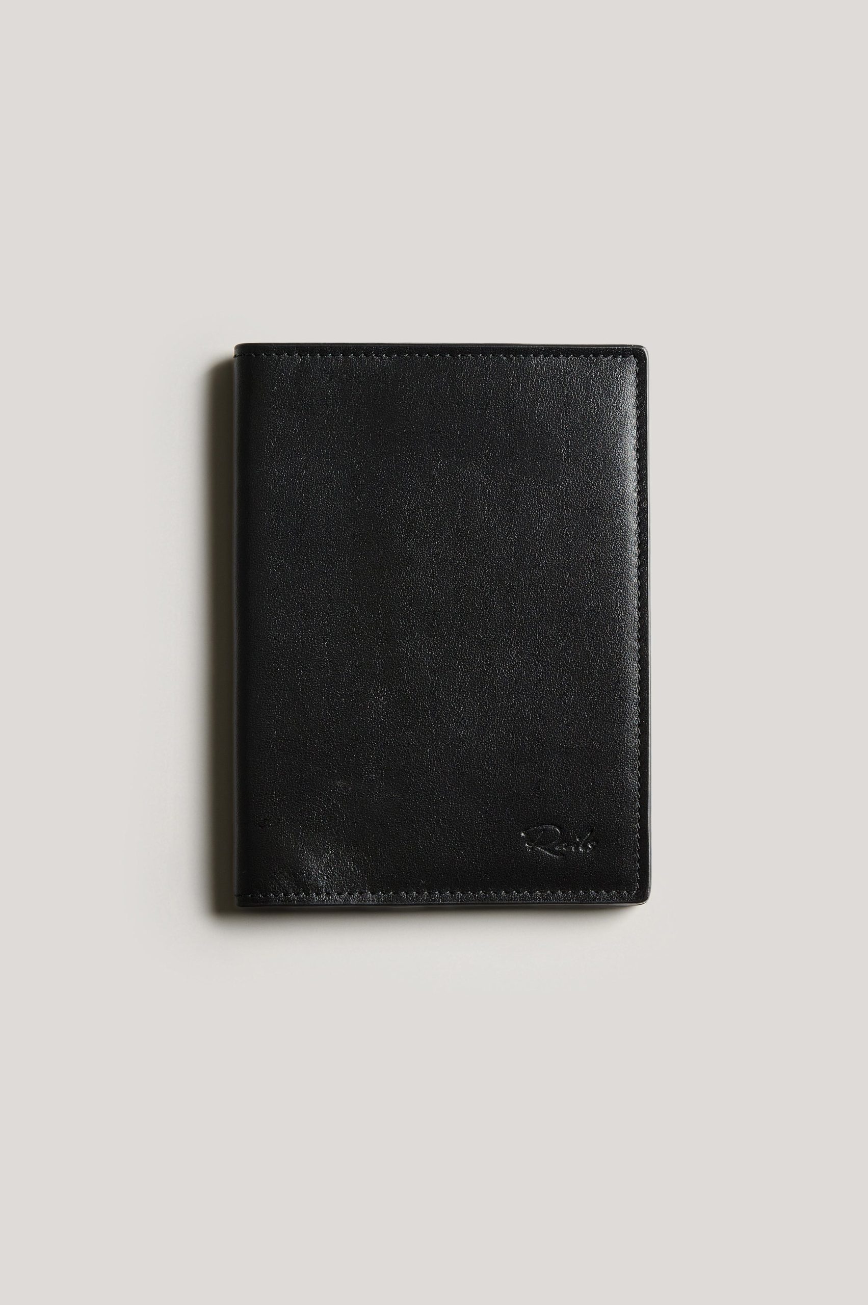LEATHER PASSPORT HOLDER - BLACK