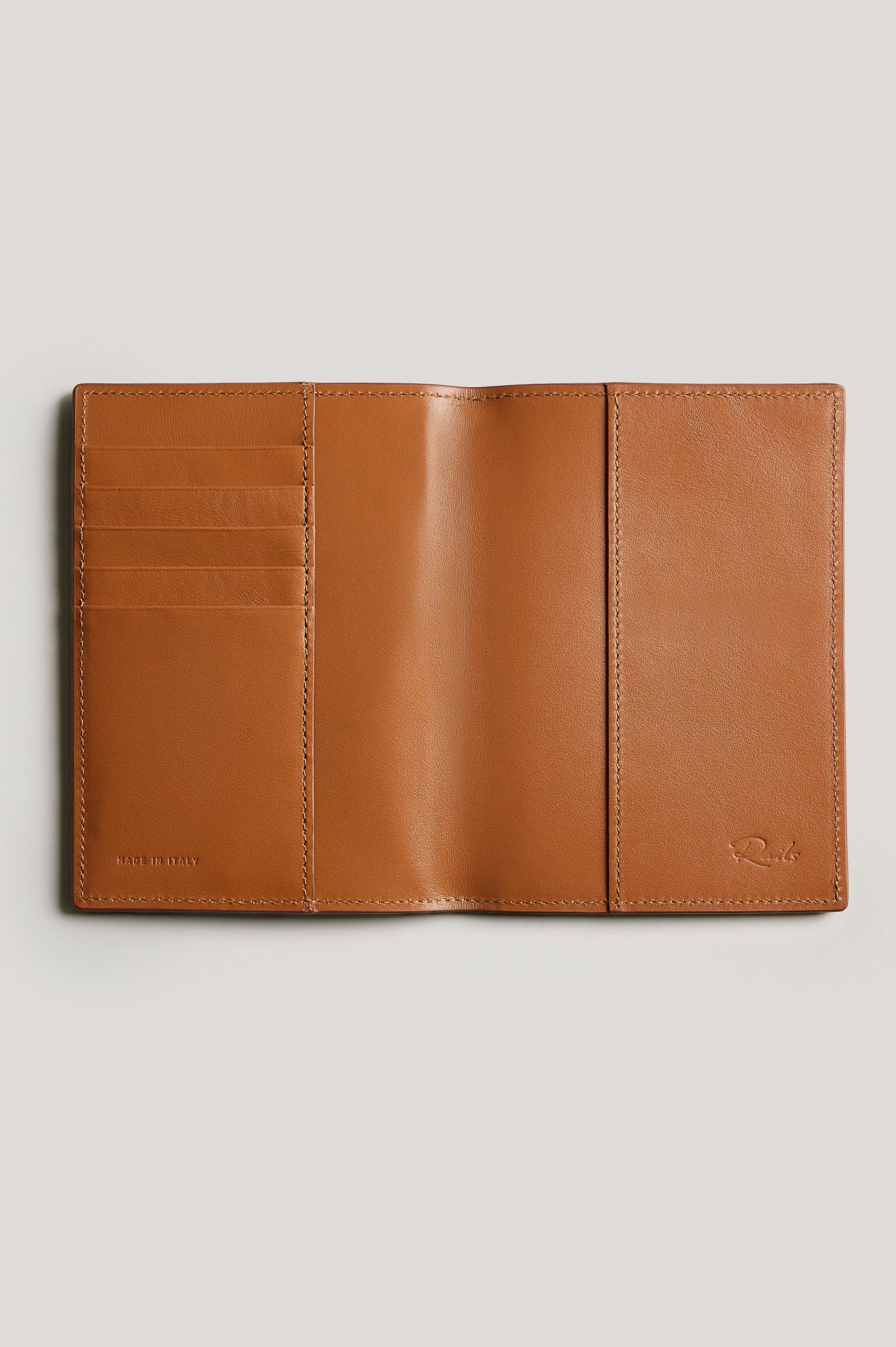 LEATHER PASSPORT HOLDER - COGNAC - Image 2