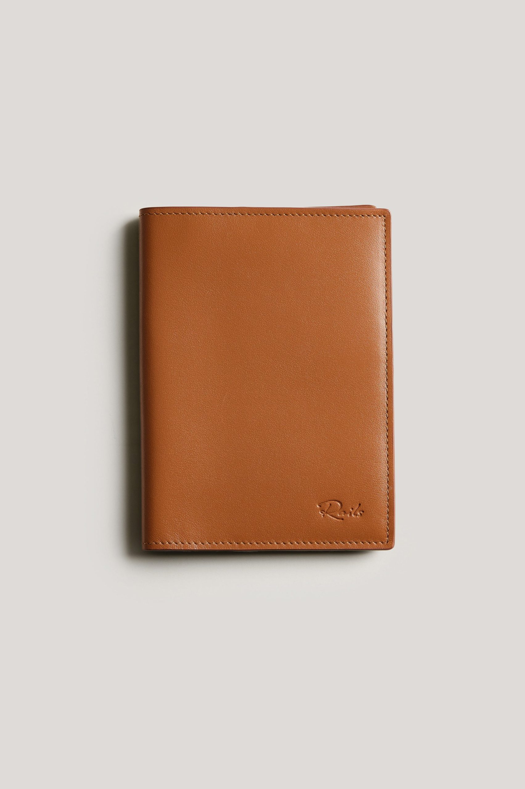 LEATHER PASSPORT HOLDER - COGNAC