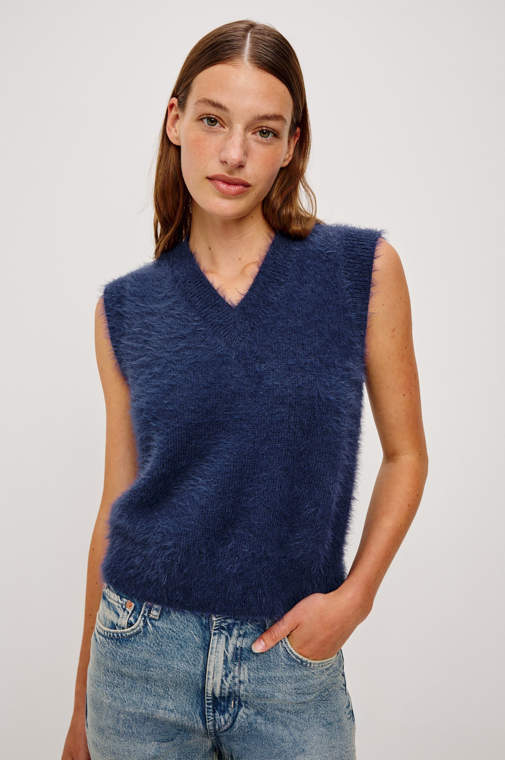 TALLI VEST - NAVY - Image 4