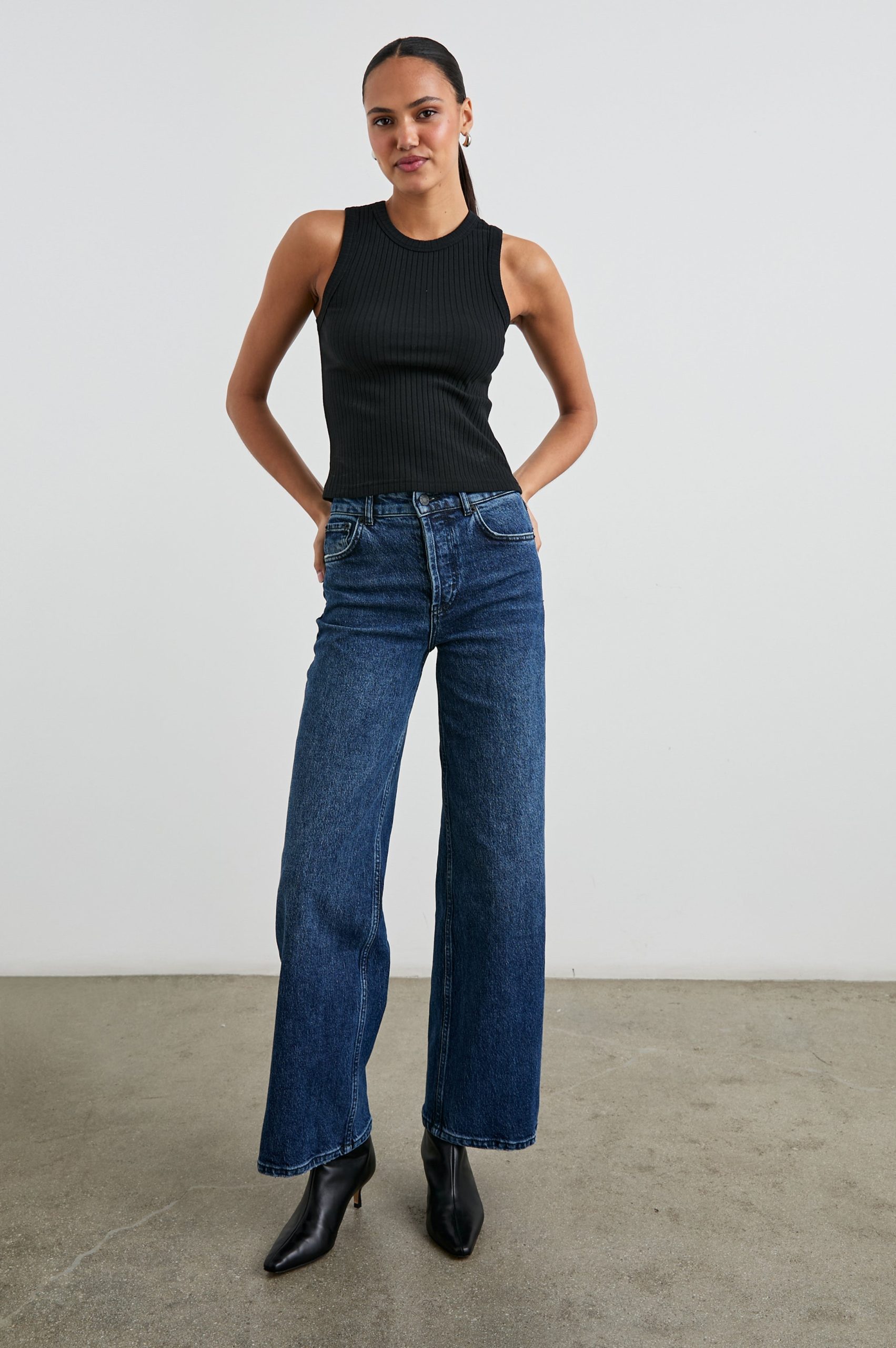 THE RACER TANK - TRUE BLACK - Image 3