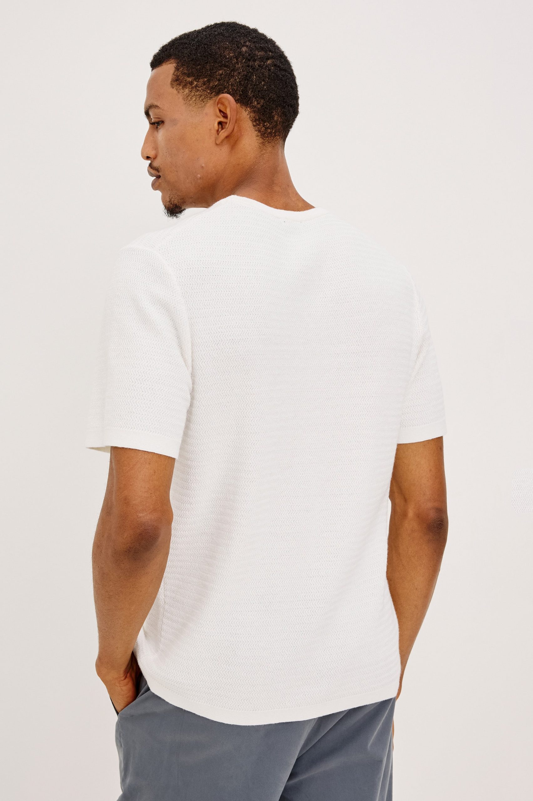 THEO SHORT SLEEVE SWEATER - PORCELAIN - Image 5